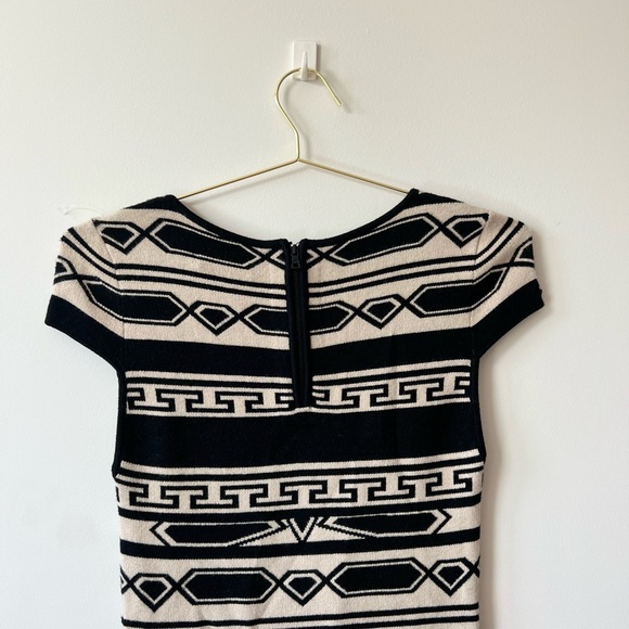 NWT alice + olivia Black & White pattern short sleeve mini dress - Picture 5 of 5